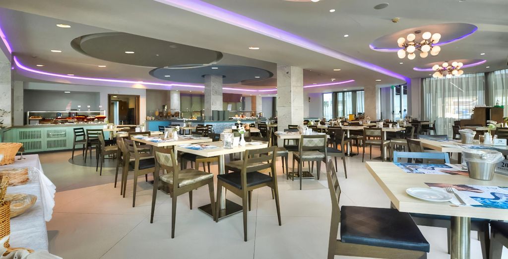 Vassos Nissi Plage Hotel 4*