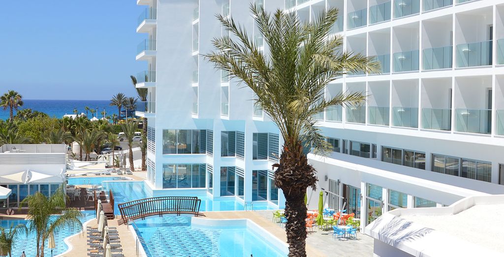 Vassos Nissi Plage Hotel 4*