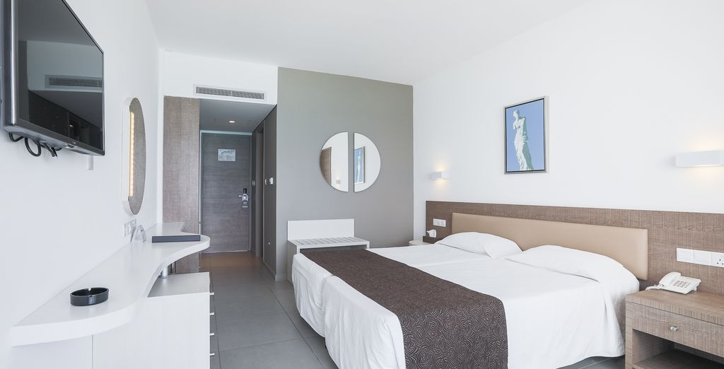 Vassos Nissi Plage Hotel 4*