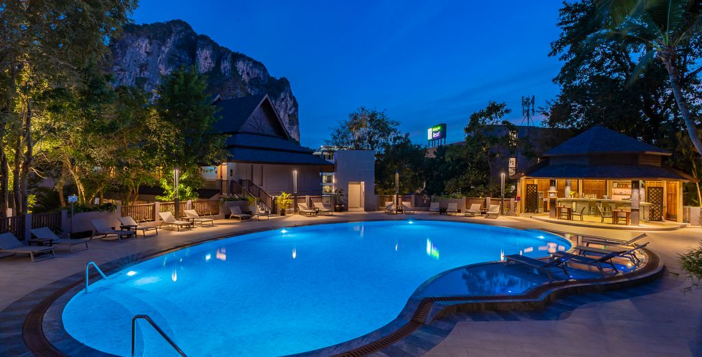 The Sukosol Hotel 5*, Holiday Inn Resort Krabi Ao Nang Beach 4* e Kantary Bay Hotel Phuket 4*