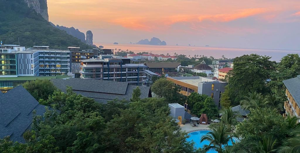 The Sukosol Hotel 5*, Holiday Inn Resort Krabi Ao Nang Beach 4* e Kantary Bay Hotel Phuket 4*