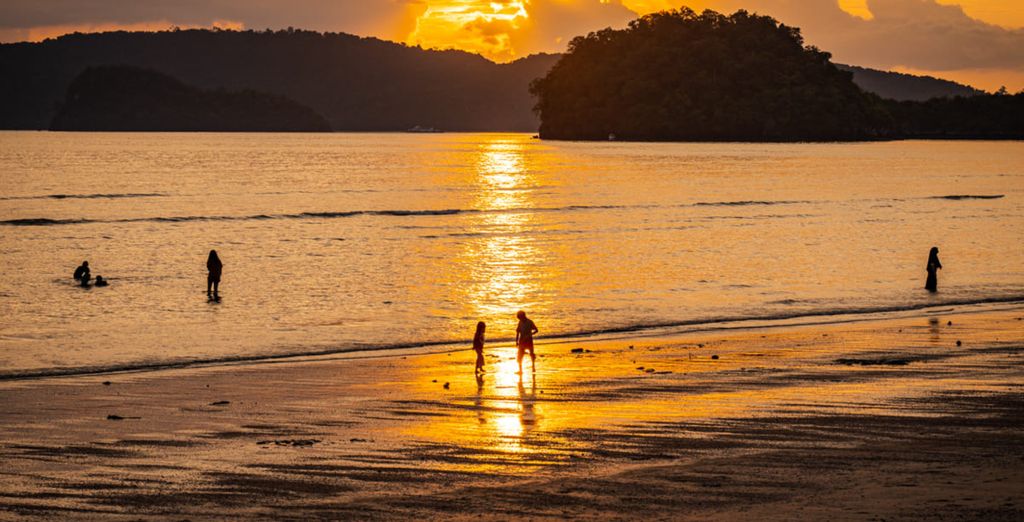 The Sukosol Hotel 5*, Holiday Inn Resort Krabi Ao Nang Beach 4* e Kantary Bay Hotel Phuket 4*