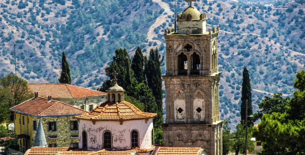 Autotour: Terra di antiche leggende e fascino mediterraneo