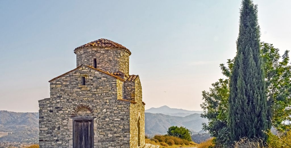 Autotour: Terra di antiche leggende e fascino mediterraneo