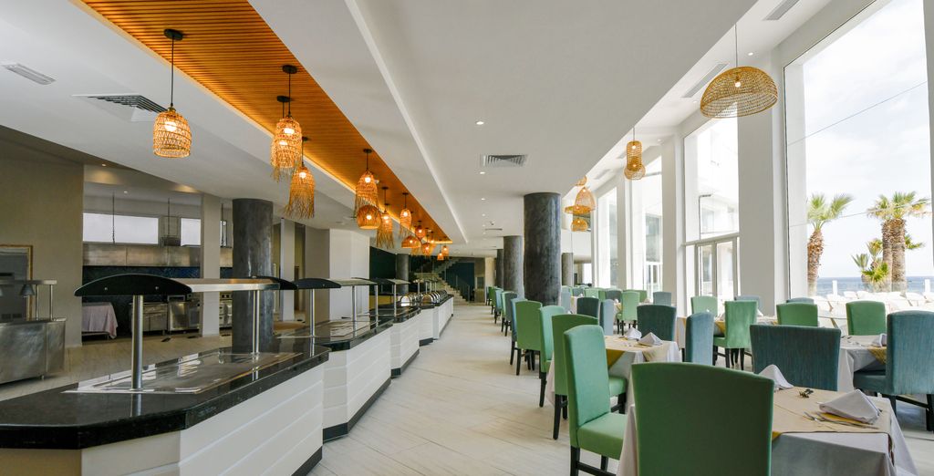 Blue Beach Club & Spa 4*