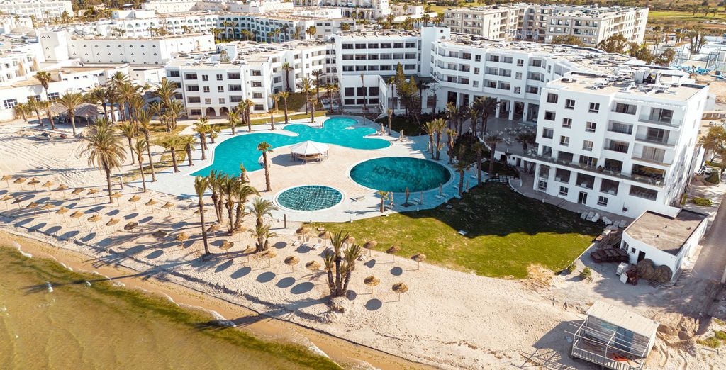 Blue Beach Club & Spa 4*