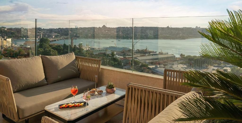 Radisson Blu Hotel Istanbul Pera 5*