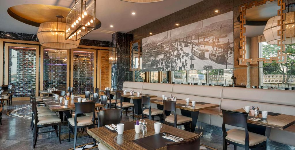 Radisson Blu Hotel Istanbul Pera 5*