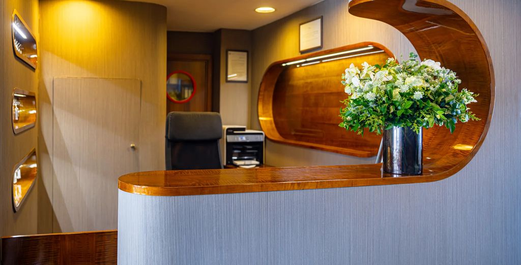 Grand Jules Boat Hotel 