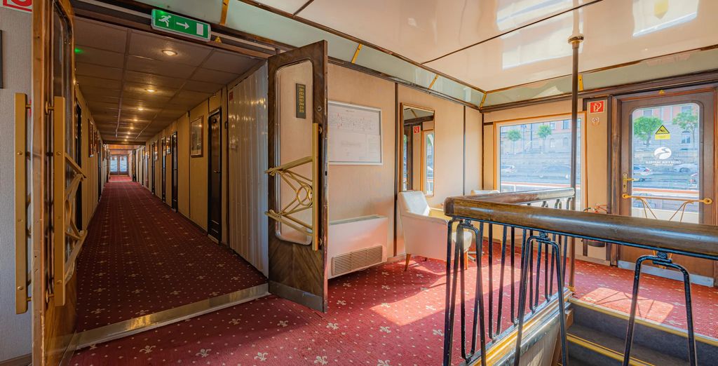 Grand Jules Boat Hotel 