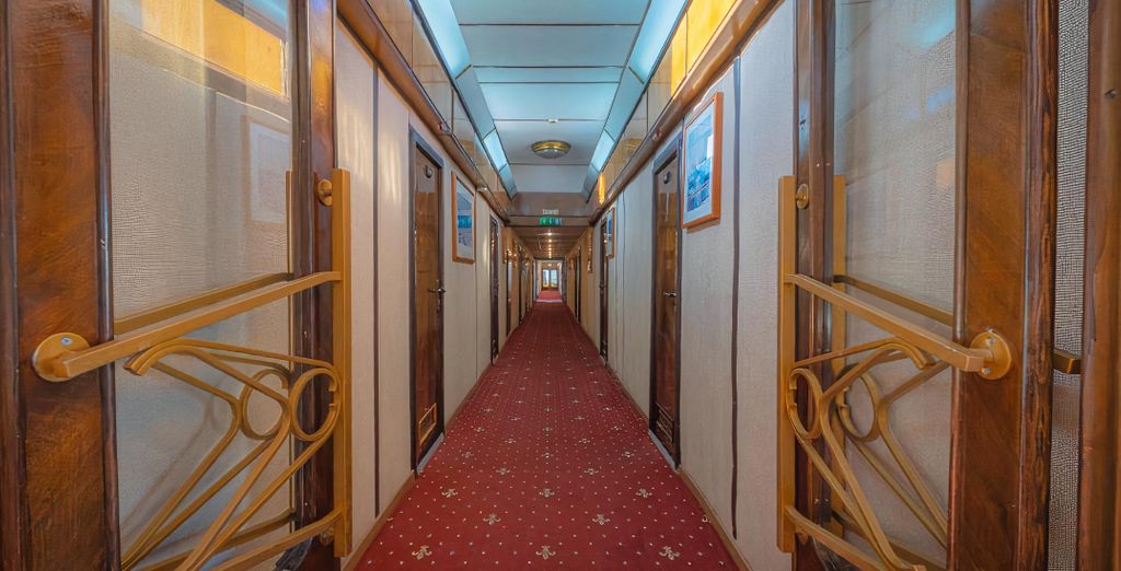 Grand Jules Boat Hotel 