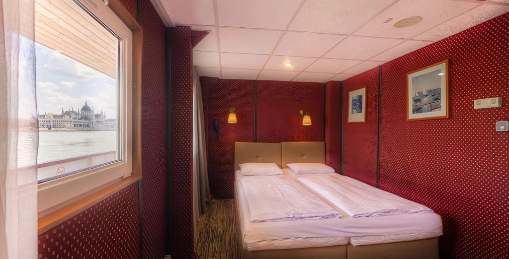 Grand Jules Boat Hotel 