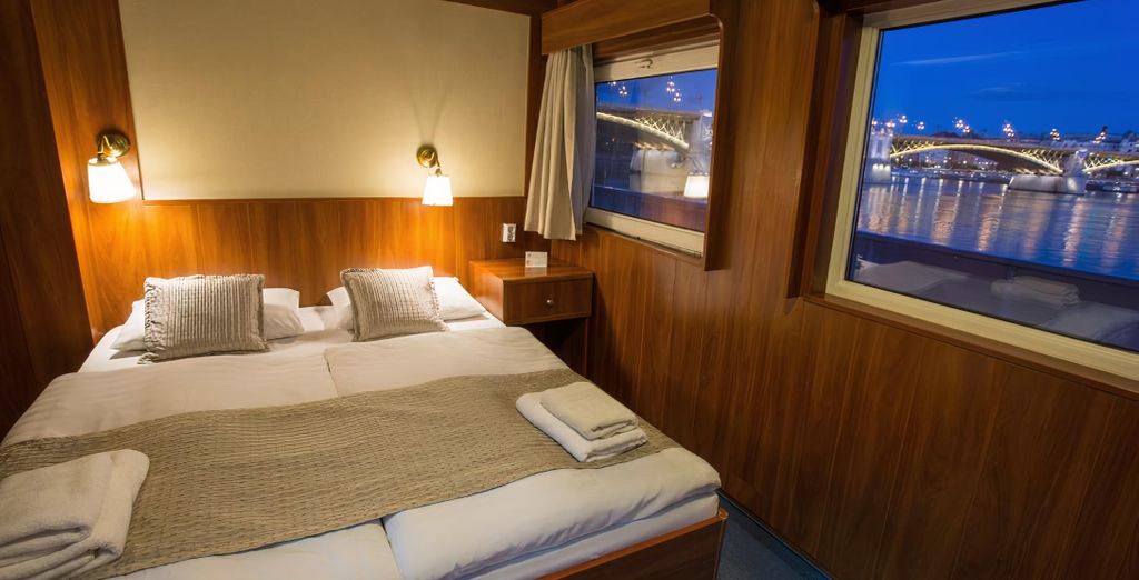 Grand Jules Boat Hotel 