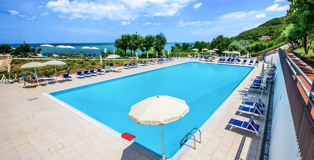 Hotel Capo Est 4*