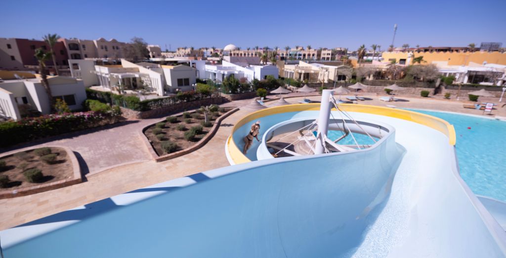 Amwaj Oyoun Resort & Casinò 4*