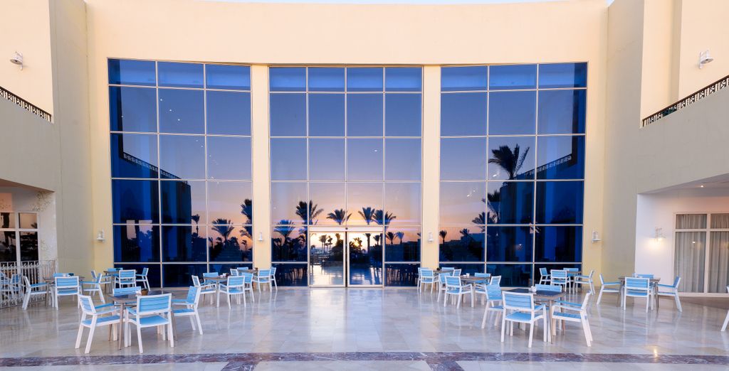 Amwaj Oyoun Resort & Casinò 4*