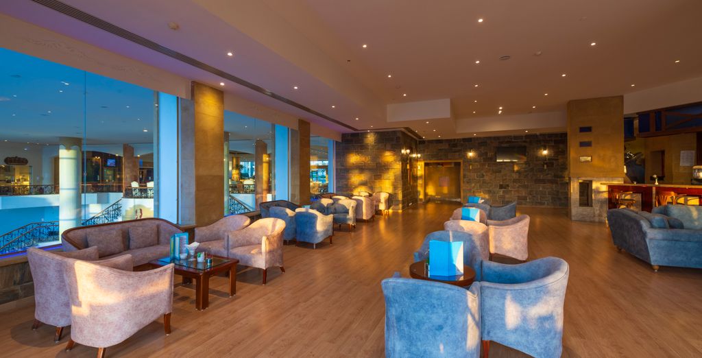 Amwaj Oyoun Resort & Casinò 4*