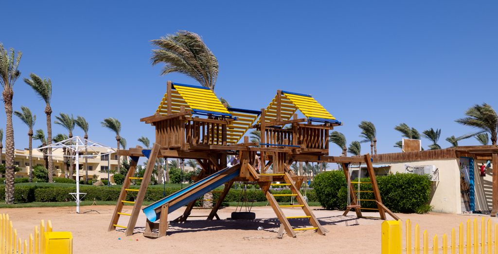 Amwaj Oyoun Resort & Casinò 4*