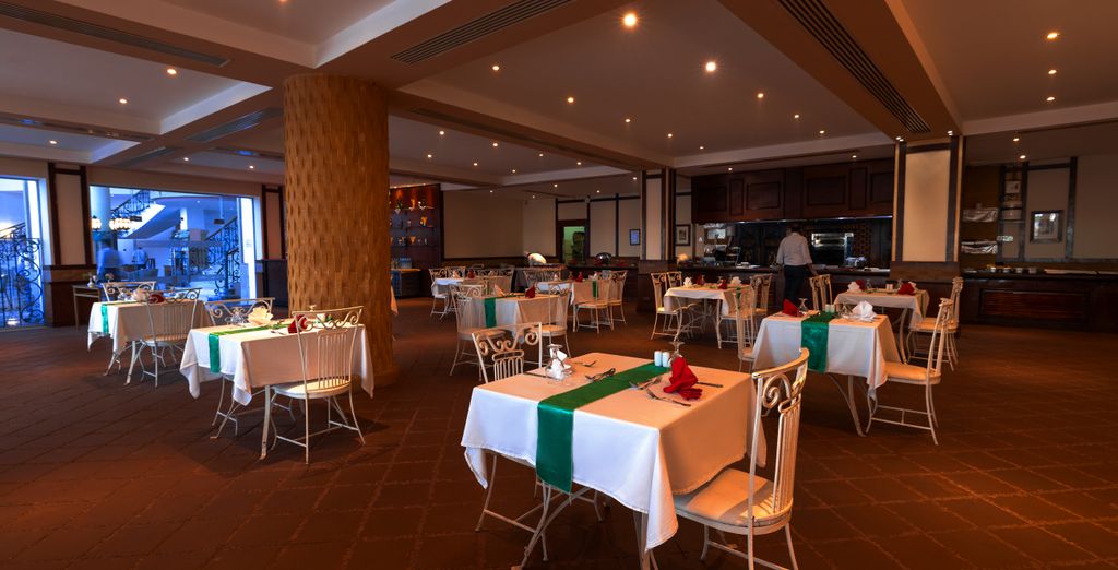 Amwaj Oyoun Resort & Casinò 4*