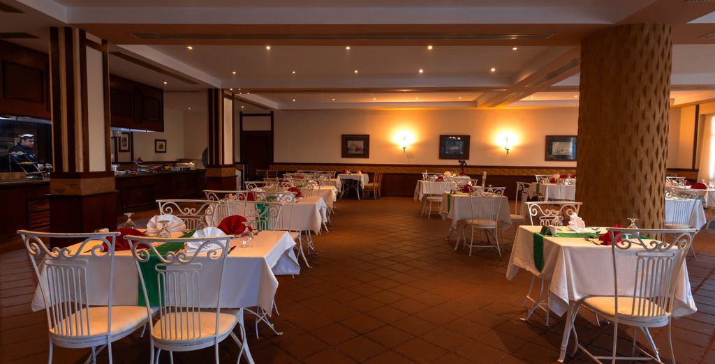 Amwaj Oyoun Resort & Casinò 4*