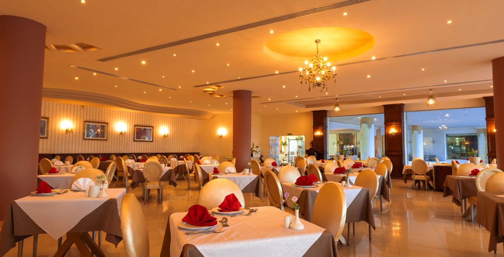 Amwaj Oyoun Resort & Casinò 4*