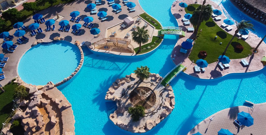 Amwaj Oyoun Resort & Casinò 4*