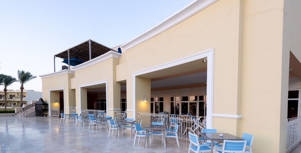 Amwaj Oyoun Resort & Casinò 4*