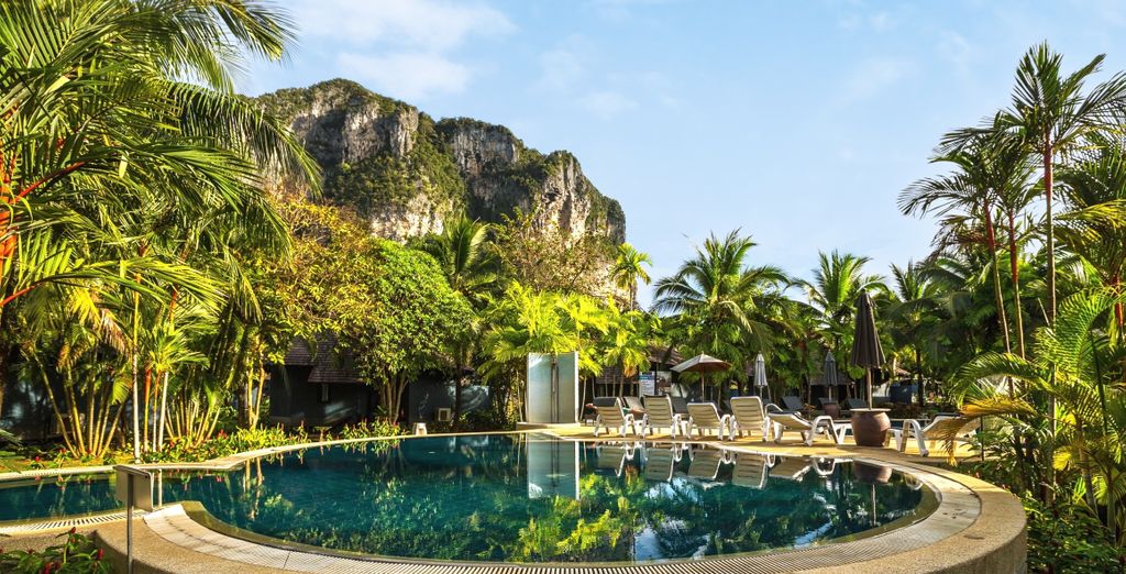 Rawai Palm Beach Resort 4*, Paradise KohYao Resort 4*, Peace Laguna Resort & Spa 4* e possibile pre-estensione al Mode Sathorn Hotel Bangkok 4*