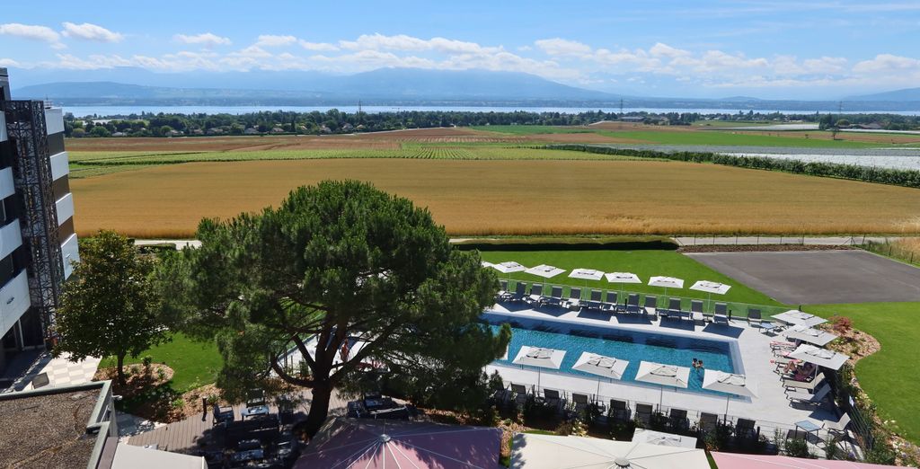 Everness Hotel & Resort 4*