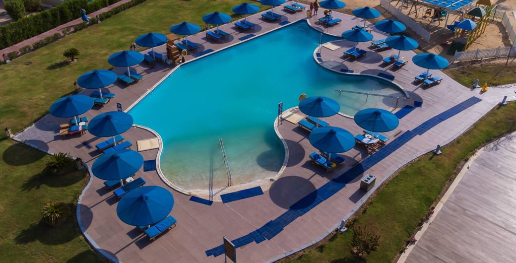 Amwaj Beach Club 4*