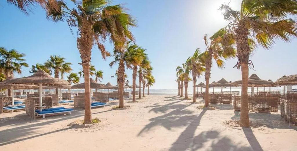 Amwaj Beach Club 4*