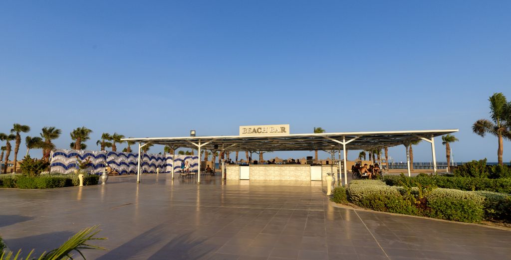 Amwaj Beach Club 4*