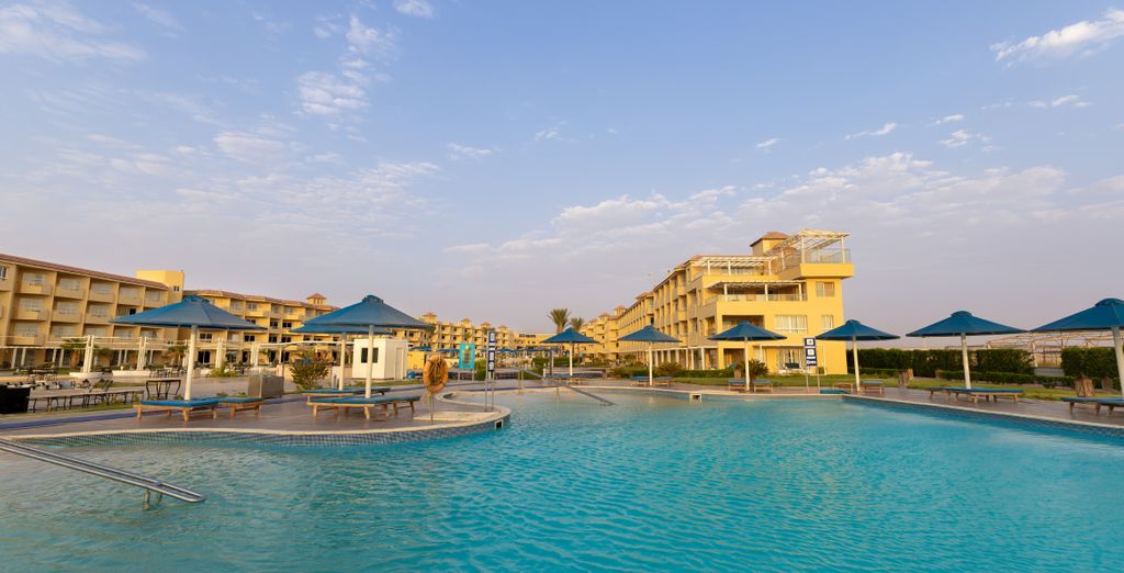 Amwaj Beach Club 4*