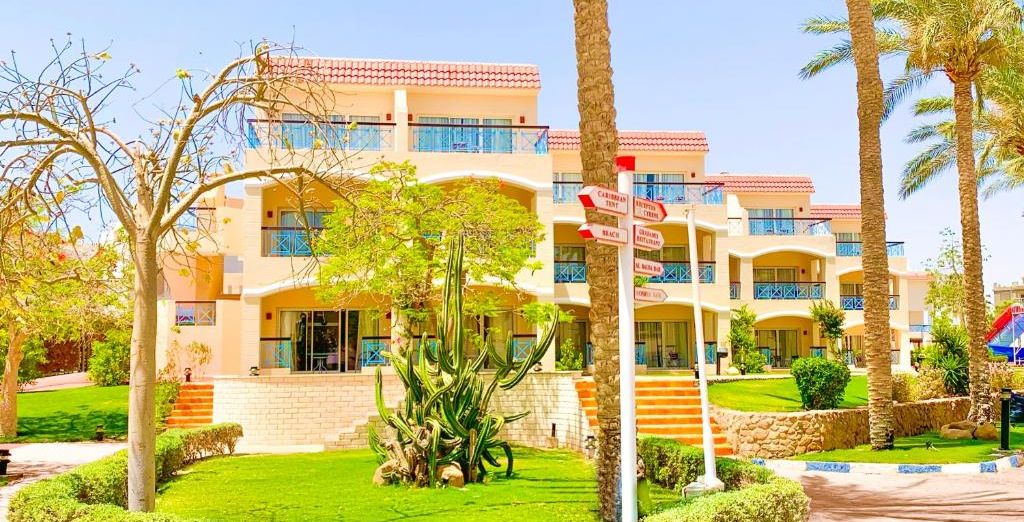 Ivy Cirene Island Aqua Park Resort 4*
