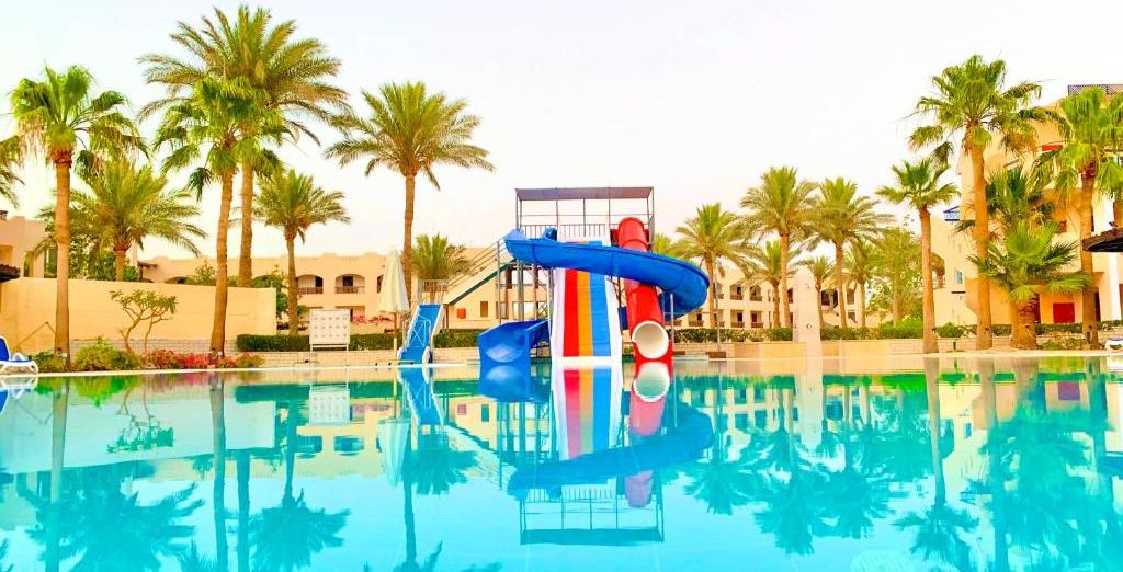 Ivy Cirene Island Aqua Park Resort 4*