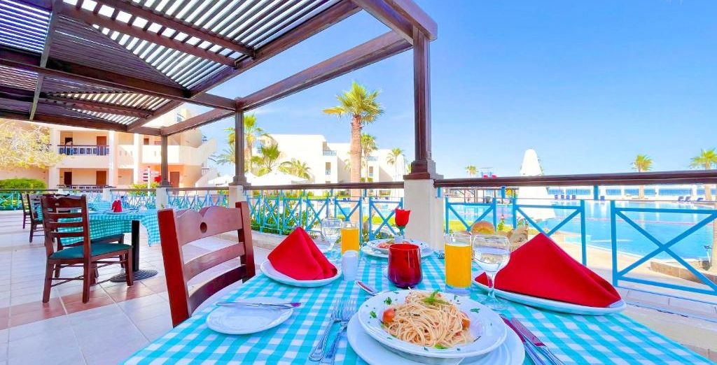 Ivy Cirene Island Aqua Park Resort 4*