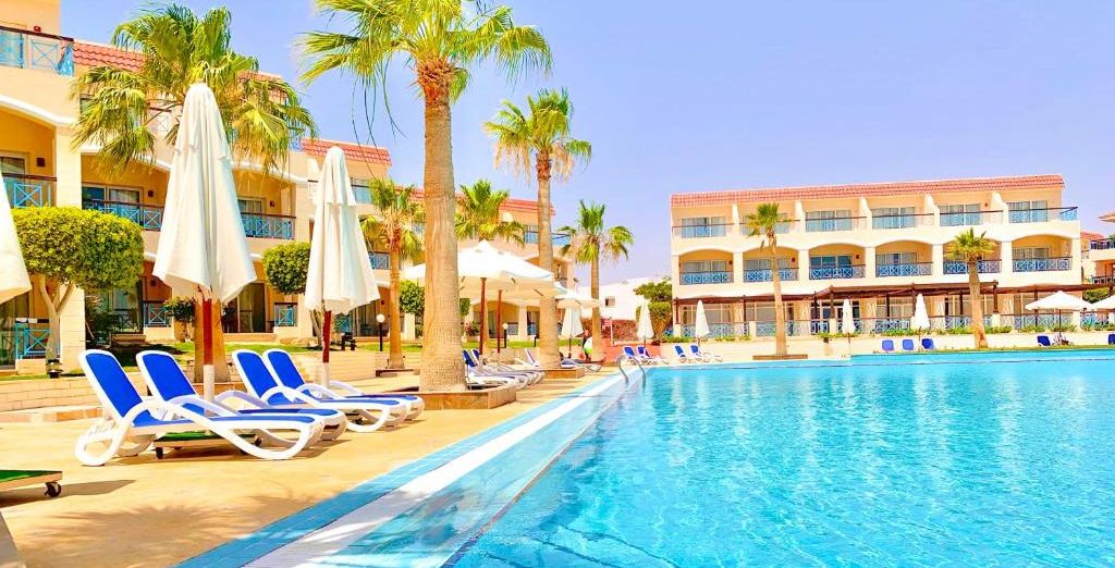Ivy Cirene Island Aqua Park Resort 4*