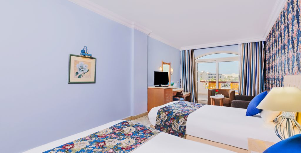 Royal Lagoons Aqua Park Resort & Spa 5*