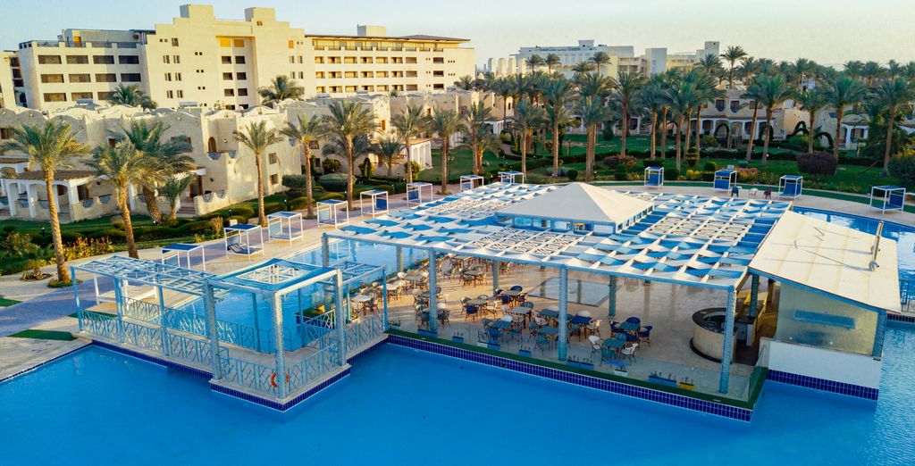Royal Lagoons Aqua Park Resort & Spa 5*