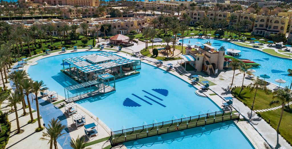 Royal Lagoons Aqua Park Resort & Spa 5*