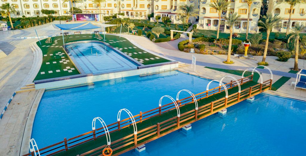 Royal Lagoons Aqua Park Resort & Spa 5*