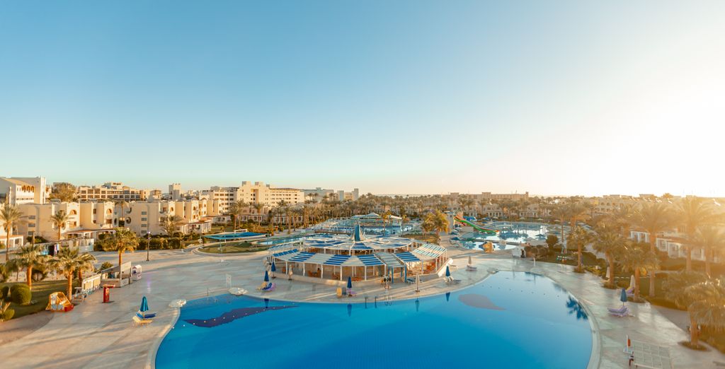 Royal Lagoons Aqua Park Resort & Spa 5*