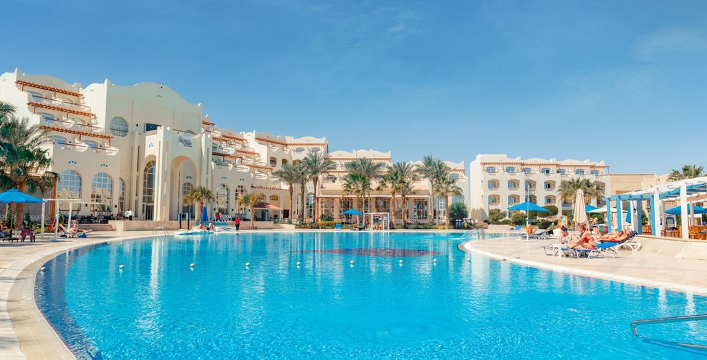 Royal Lagoons Aqua Park Resort & Spa 5*