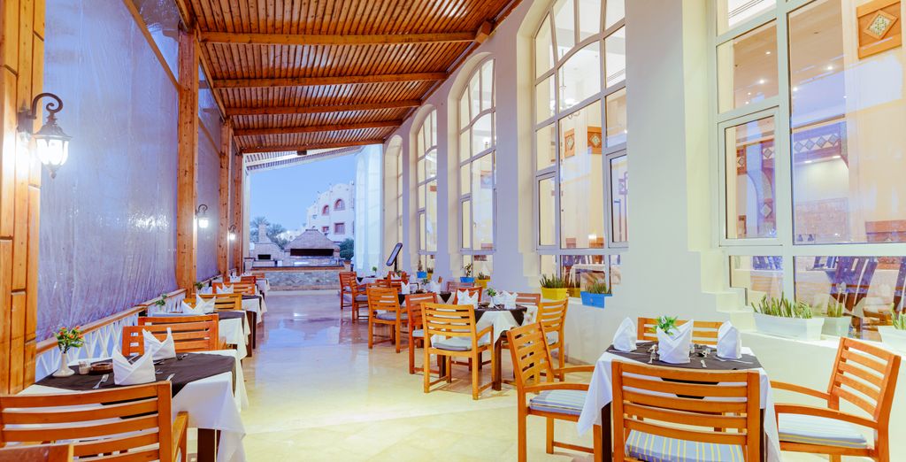 Royal Lagoons Aqua Park Resort & Spa 5*