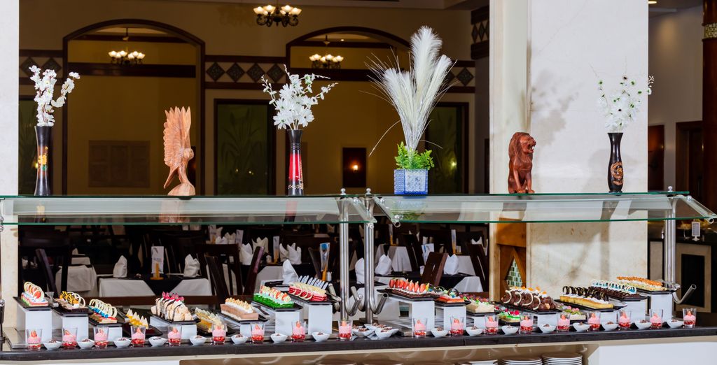 Royal Lagoons Aqua Park Resort & Spa 5*