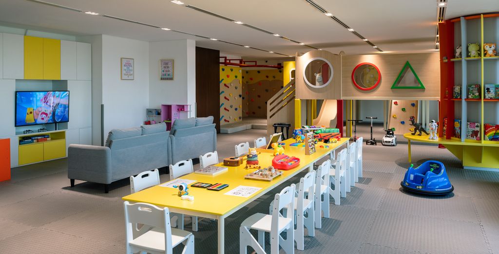Th8 Palm Dubai Beach Resort Vignette Collection, an IHG hotel 5*