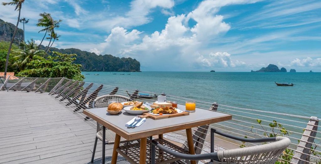 Diamond Cliff Resort & Spa 5*, Sea Seeker Krabi Resort - SHA Extra Plus 4*, Le Méridien Khao Lak Resort & Spa 5* con possibile pre-estensione al Lilit Bang Lumphu Hotel - Bangkok 4*
