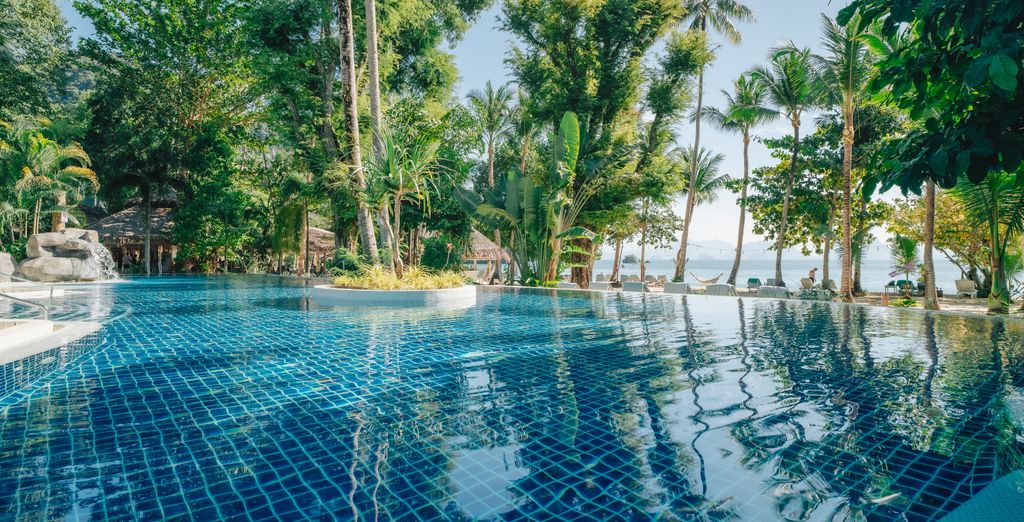 Rawai Palm Beach Resort 4*, Paradise KohYao Resort 4*, Peace Laguna Resort & Spa 4* e possibile pre-estensione al Mode Sathorn Hotel Bangkok 4*