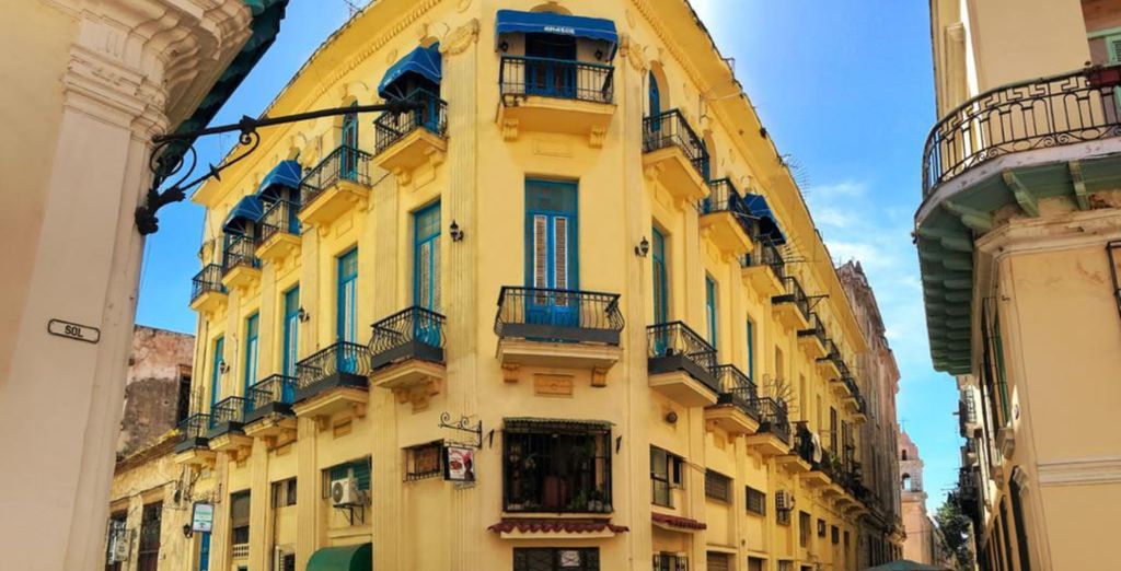 Tour privato: Tra vivaci città e mare cristallino