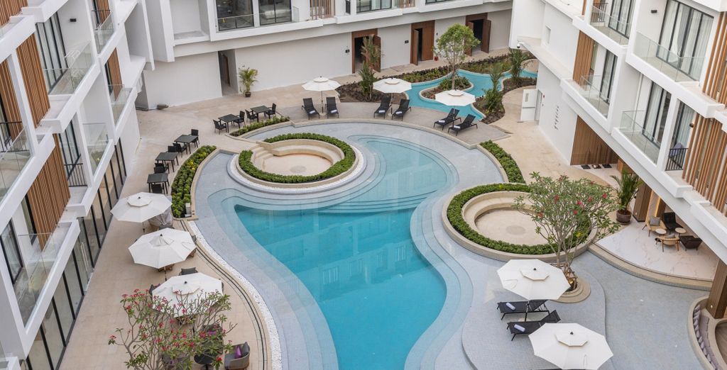Laya Resort Phuket Island 4*, 1 notte a Khao Sok e Khao Lak Laguna Resort 4* con possibile pre-estensione a Bangkok